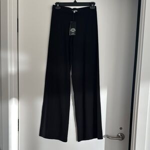 Organic Basics COTTON
Core Straight Leg Pants